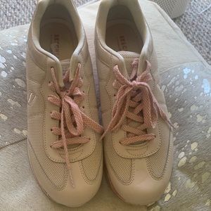 Skechers platform sneakers 🔥